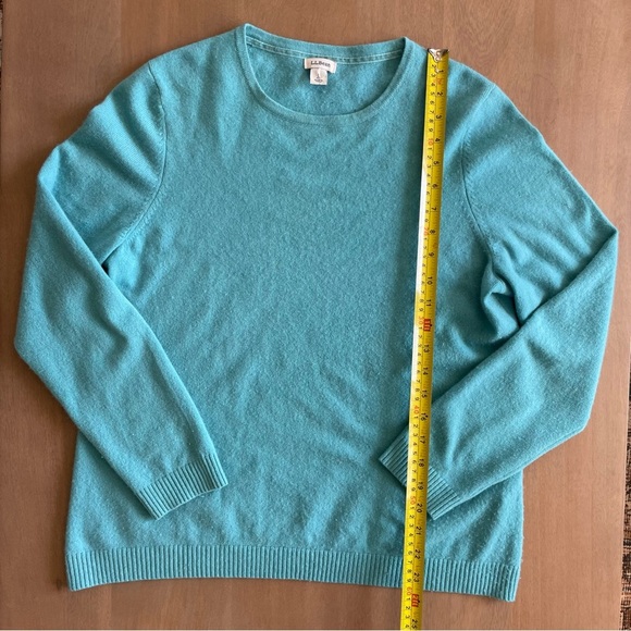 L.L. Bean Women's 100% Cashmere Classic Crew Neck Turquoise Sweater - Picture 7 of 8